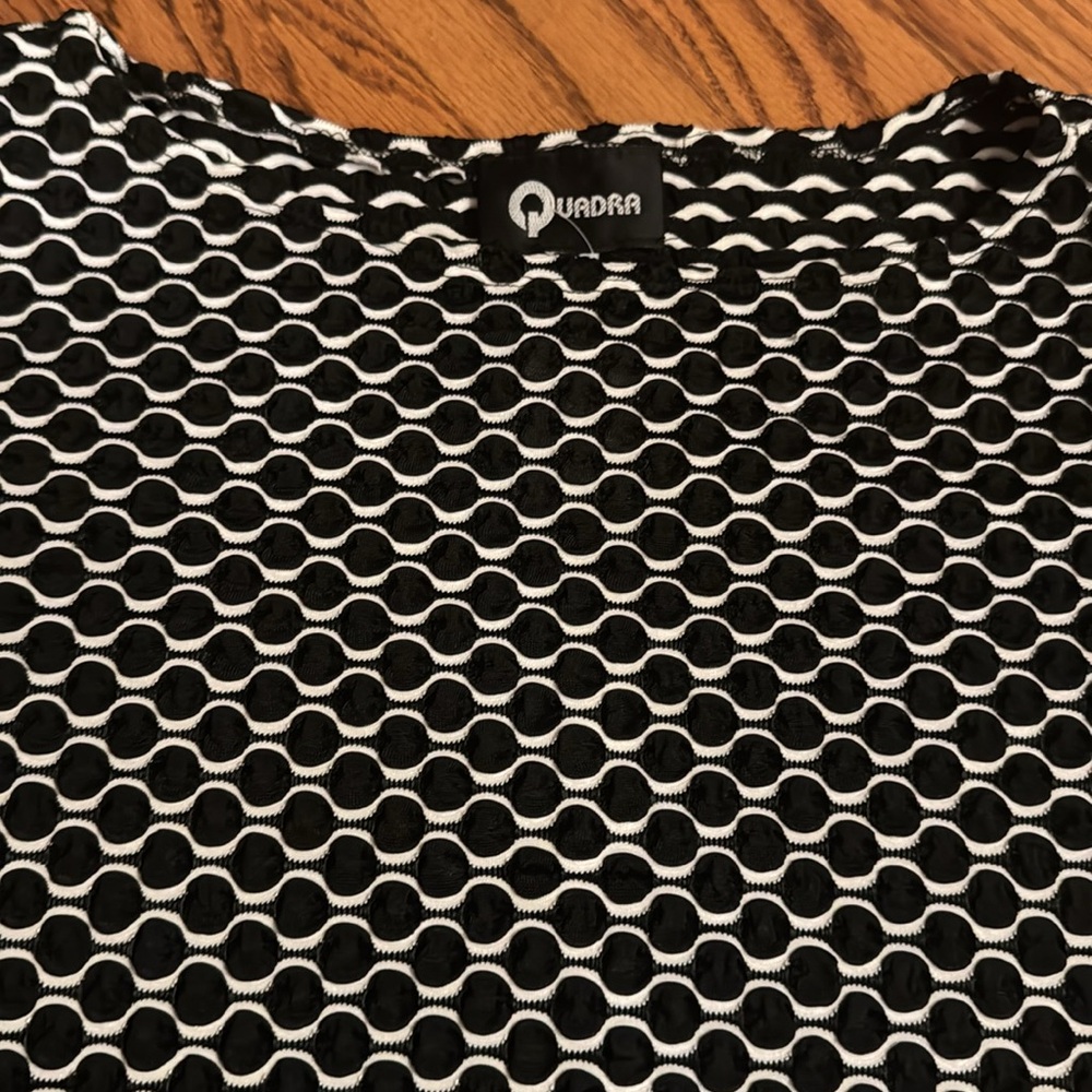 Quadra Wave Pattern Tee - Picture 2 of 2